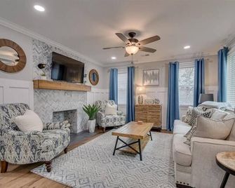 Luxury 2bd Augusta Cottage - Augusta - Living room