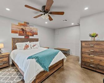 Rancho Vista Dos NEWLY decorated casita/horse stalls - Wickenburg - Bedroom