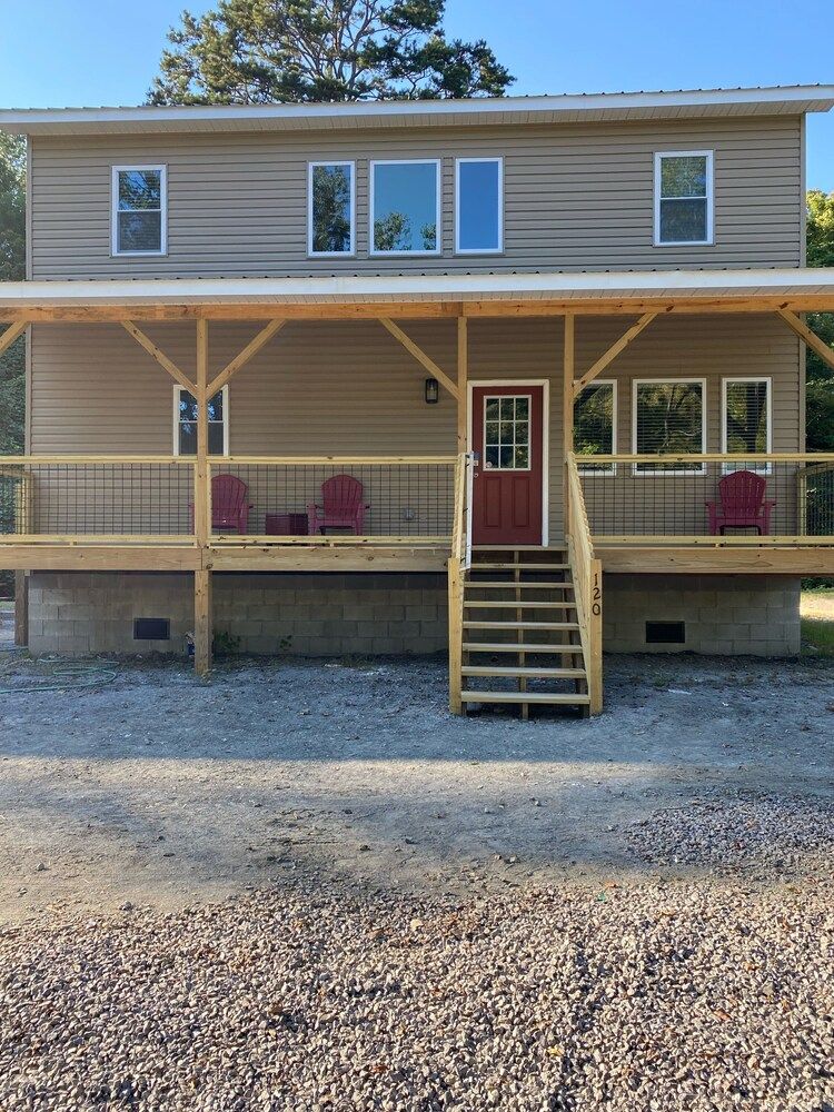 Building view of Barn and bling on Windrock