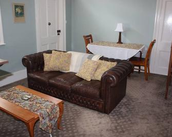 Westbury Gingerbread Cottages - Westbury - Sala de estar