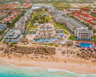 Royalton Bavaro, An Autograph Collection Resort & Casino - Punta Cana - Building
