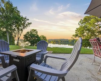 Serenity Dock on Watts Bar Lake- Main Channel View - Harriman - Balkón