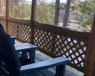 Kennebec Riverside Cabins - The Forks - Balcony