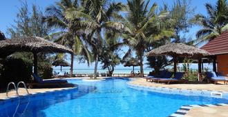 馬拉尼海灘小屋酒店 - 南威 - 納恩戈薇 - 游泳池