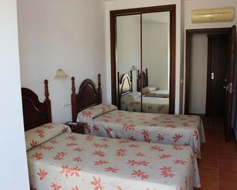 Hostal Jadraza - Zahara de los Atunes - Спальня