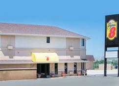Super 8 by Wyndham Casper West by the River - Casper - Rakennus