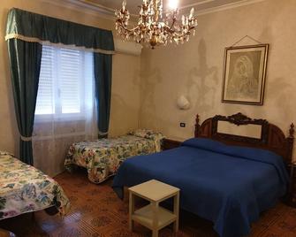 Hotel Ristorante Bagnaia - Viterbo - Camera da letto