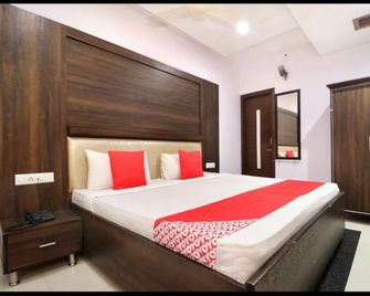 Hotel City Night - Ludhiana - Slaapkamer