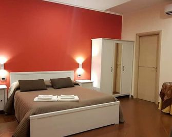 Airport Rooms - Bari - Барі - Спальня