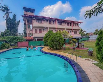 Airport Green View Resort - Negombo - Pool