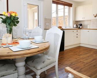 New Park Farm Cottage - Brockenhurst - Dining room