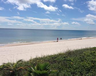 Lauderdale By The Sea Beachfront Studio With Ocean View - Lauderdale-by-the-Sea - Beach