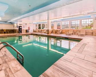 Quality Inn & Suites Galveston - Beachfront - Galveston - Pool