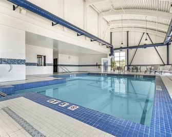 Best Western Plus Merritt Hotel - Merritt - Pool