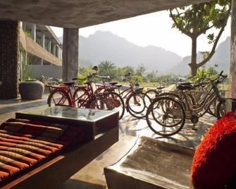 Avartarn Miracles Hotel - Ban Soi Rakhlong - Patio