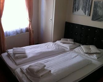 Hotel Restaurant La Piazza - فالكنبرج آن دي جول - غرفة نوم