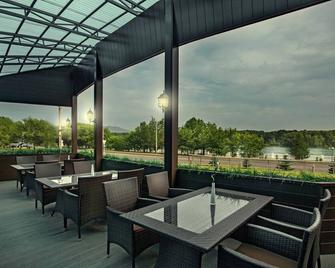Dedeman Oskemen Tavros Hotel - Ust-Kamenogorsk - Restaurante