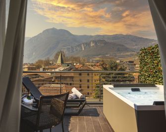 Hi Hotels Trento - Wellness & Spa Adults Only - Trento - Balcony