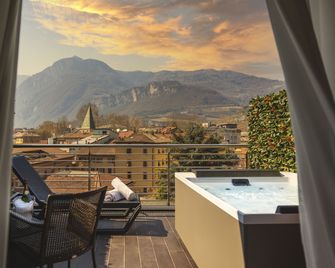 Hi Hotels Trento - Wellness & Spa Adults Only - Trento - Varanda