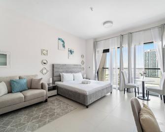 Modern Studio with Burj Khalifa Views & Infinity Pool - Dubai - Bedroom