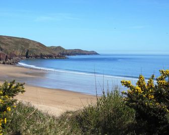 Three Bedroom Holiday Home On Beautiful Pembrokeshire Coast - Pembroke - Beach