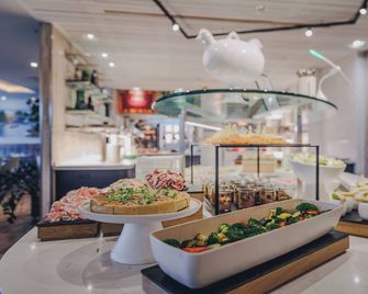 Reserve, by Warner Hotels - The Runnymede on Thames - Egham - Buffet