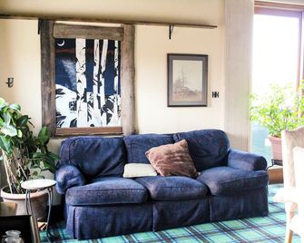 Farm Retreat at the Bunkhouse on Susanna Farms. - Lake Villa - Sala de estar