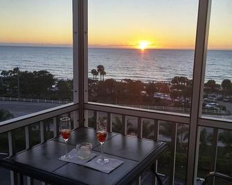\'7Th Heaven I\' You Deserve To Be Here..That's Why You Should Stay With Us!! - Bonita Springs - Balkon