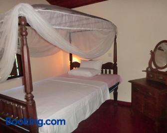 Top of The Hill Guesthouse - Weligama - Schlafzimmer