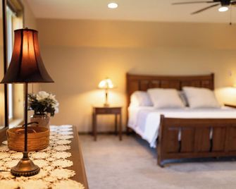 Secluded and spacious Barndominium close to 2 Ski Resorts and many attractions! - Factoryville - Bedroom