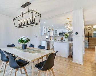Family-friendly Villa Park Home: 16 Mi to Chicago! - Villa Park - Dining room