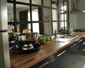 JN Boutique Apartments - Bucharest - Kitchen