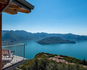 Casa Picasso in Parzanica - Parzanica - Balcony