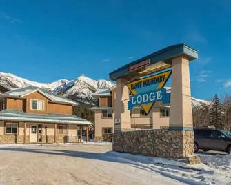 Entire Townhouse, 2 BR, Hot tub, 3 min to Banff - Harvie Heights - Building