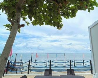 Uyzan Beach Camp by Hiverooms - Daanbantayan - Parveke