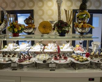 Sky Tower Hotel - Batumi - Buffet