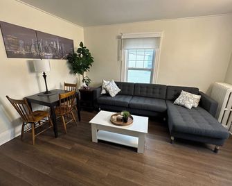 5 Apt. # 5 at 10 Summer Street Suites - Very Close to Acadia and in Town - Wolfville - Living room