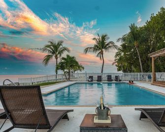 Seascape Resort & Marina - Marathon - Pool