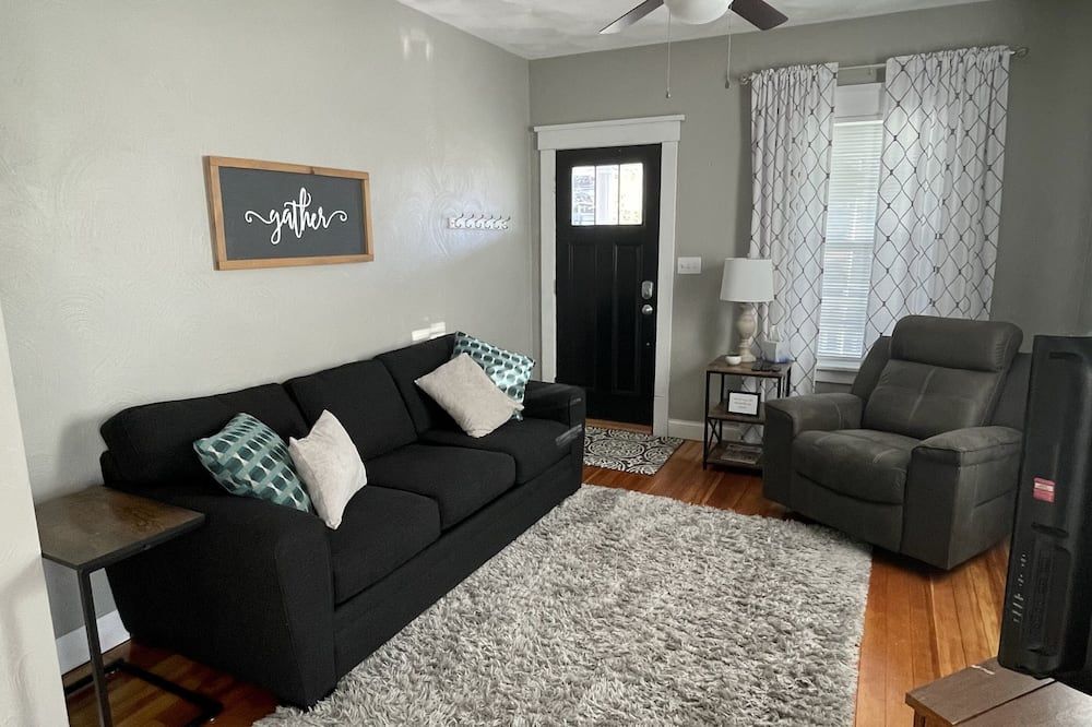 Cozy Home in the heart of Dyersville, IA! - Dyersville - Sala de estar
