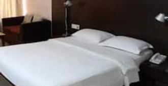 ホテル サイ プラカス - ハイデラバード - 寝室