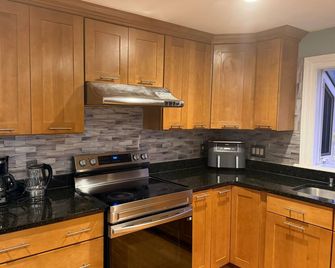 Enjoyable 3-bedroom house with AC in North Attleborough - North Attleboro - Kitchen