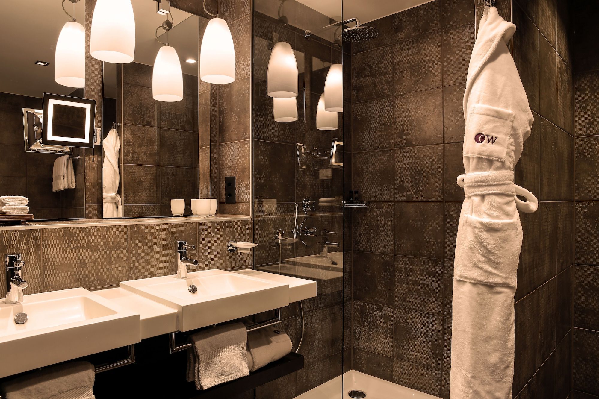 Eastwest Hotel thumbnail 3