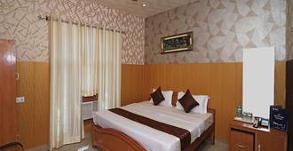 Oyo 13234 Hotel Mahak - Lucknow - Habitación