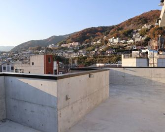 Treeside Hotel & Apartment - Yugawara - Balkon
