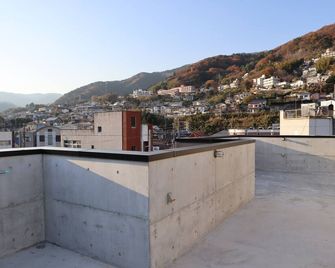 Treeside Hotel & Apartment - Yugawara - Balkon