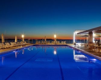 Aparthotel Nereida - Thị trấn San Antonio Bay - Bể bơi