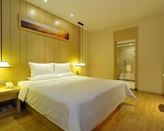 Starway Hotel Guiyang Big Cross - Guiyang - Bedroom