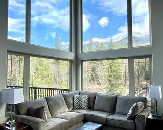 Mt Retreat - Eureka - Living room