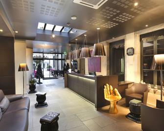 Hôtel de Paris - בזאנסו - לובי