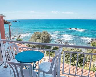 Madalenas B&B - Pelekas - Balcón